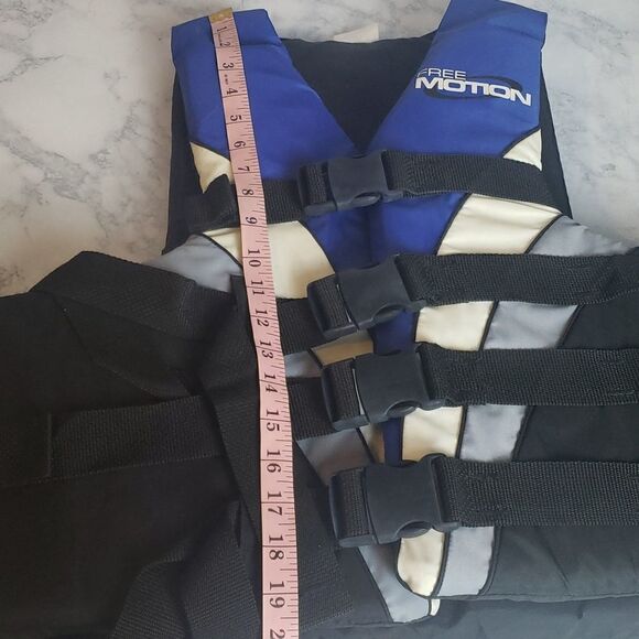 Free Motion Life Jacket - Picture 9 of 10